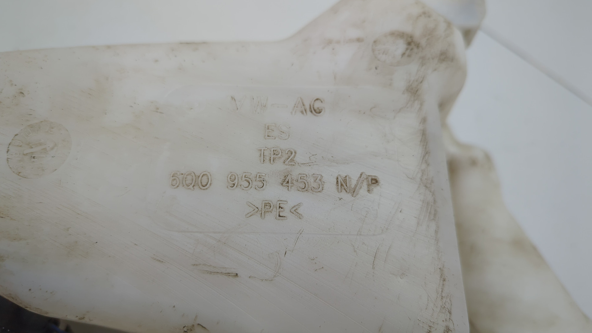 Бачок омывателя лобового стекла