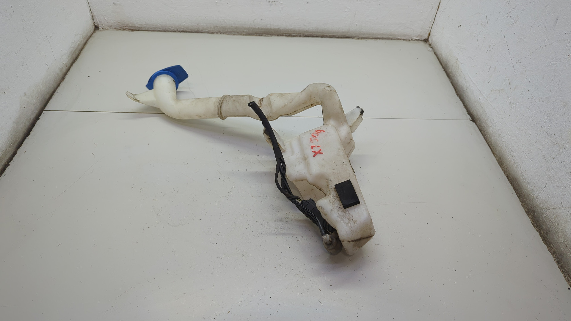 Бачок омывателя лобового стекла