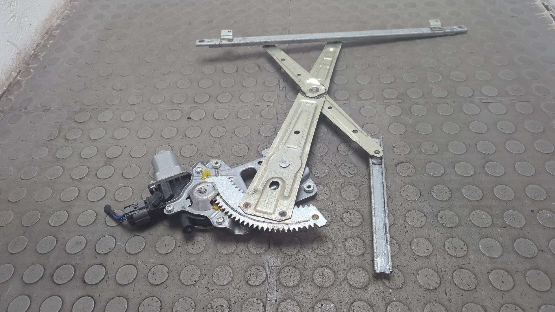 Стеклоподъемник электр. передний левый