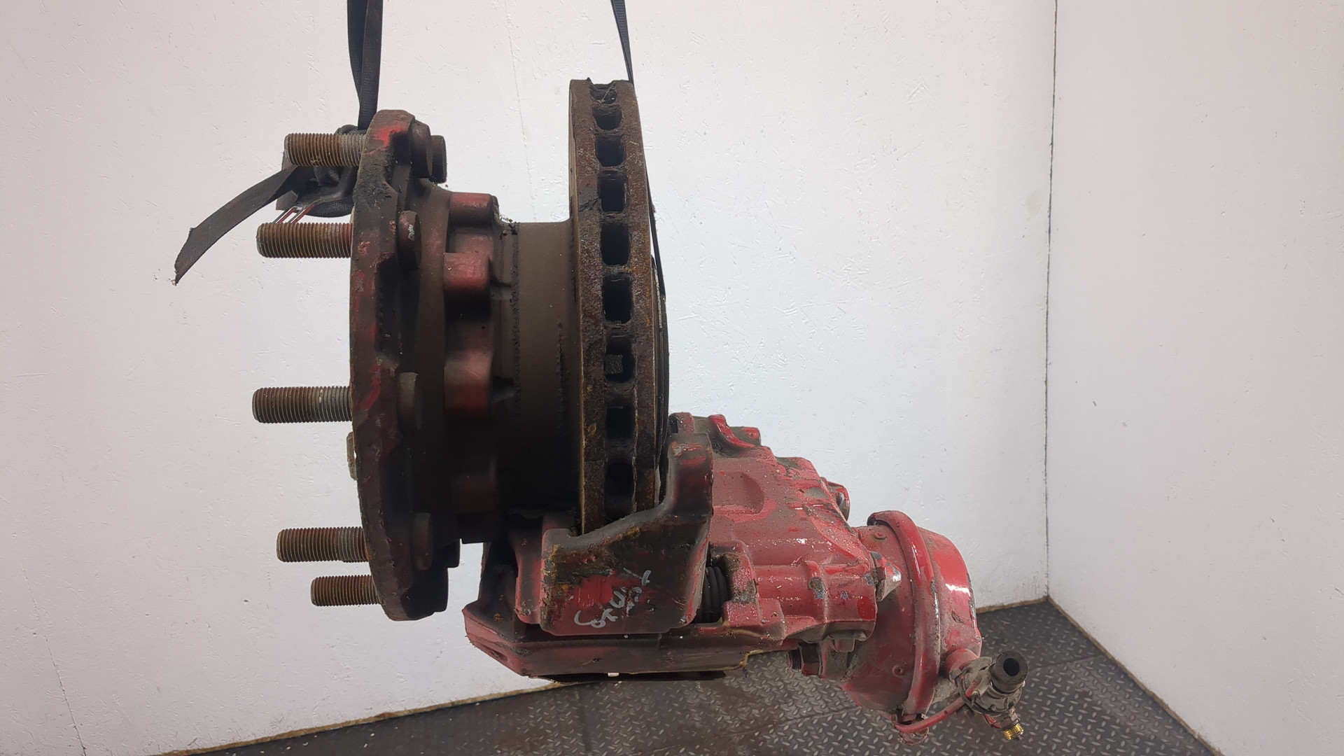 Кулак поворотный передний правый