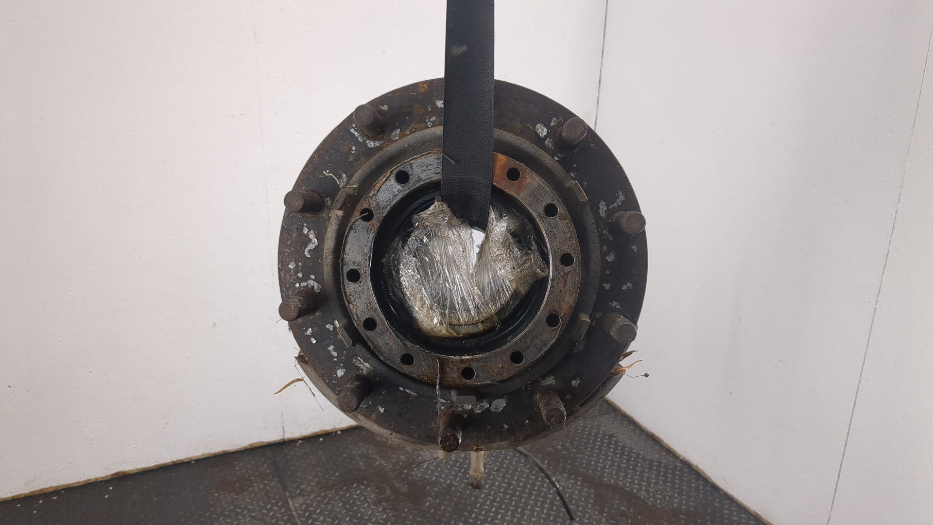 Кулак поворотный задний левый