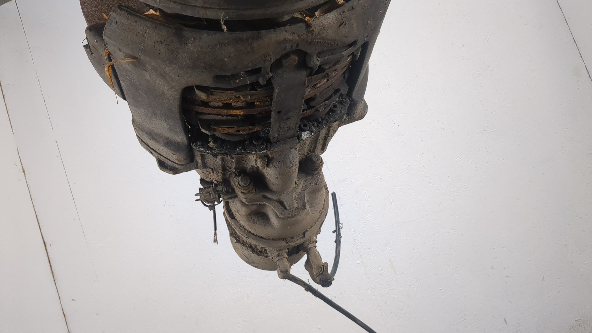 Кулак поворотный задний левый