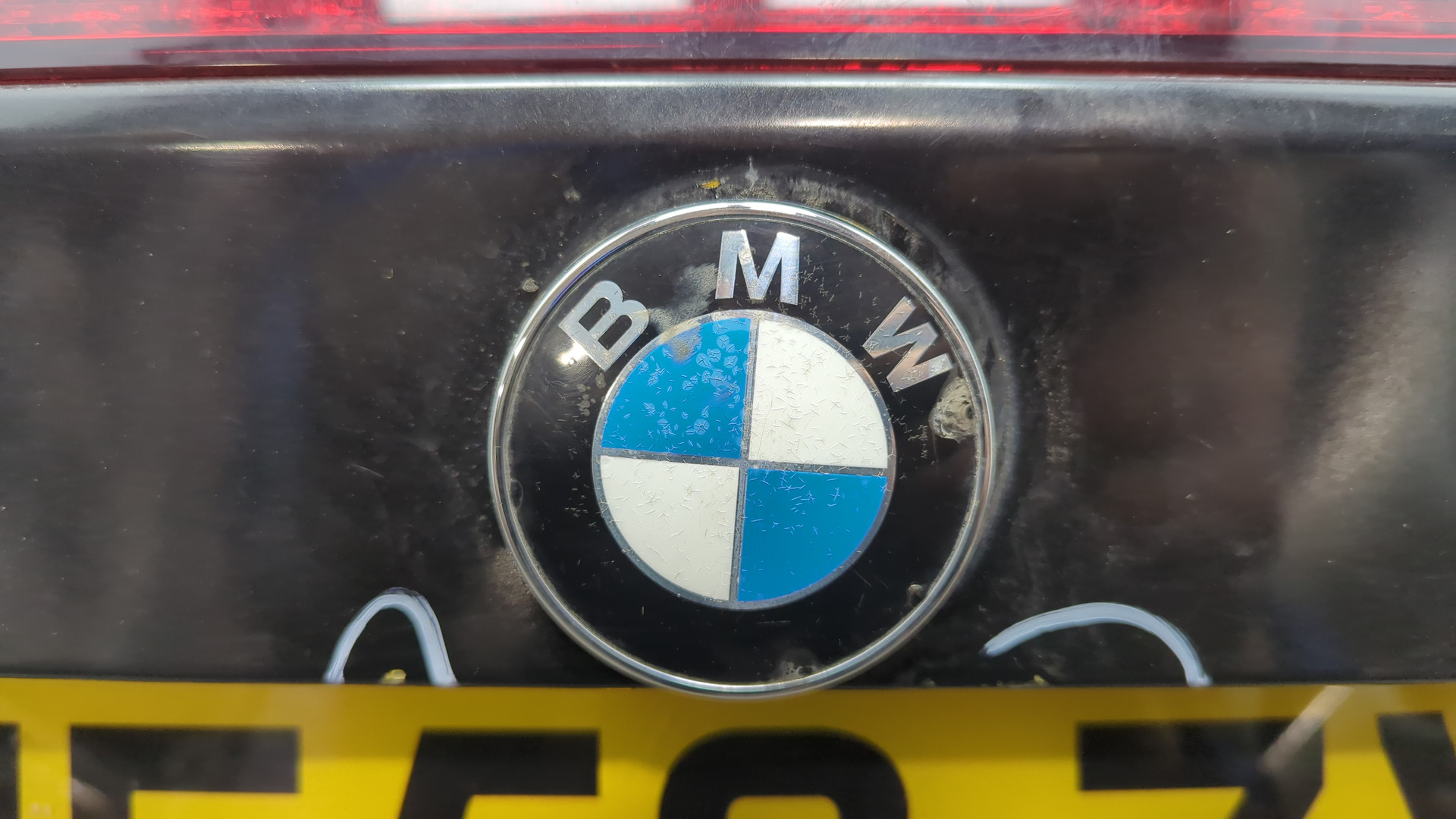 Дверь багажника