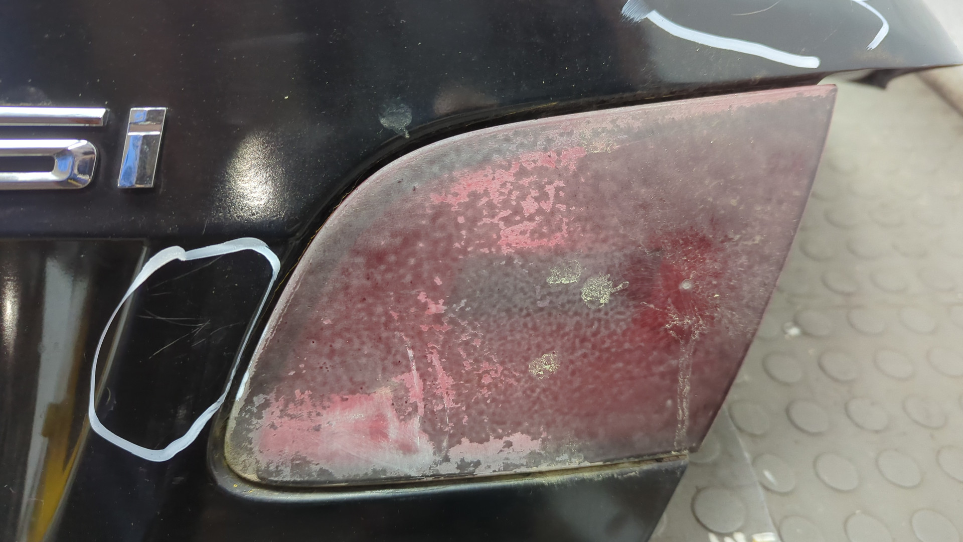 Дверь багажника