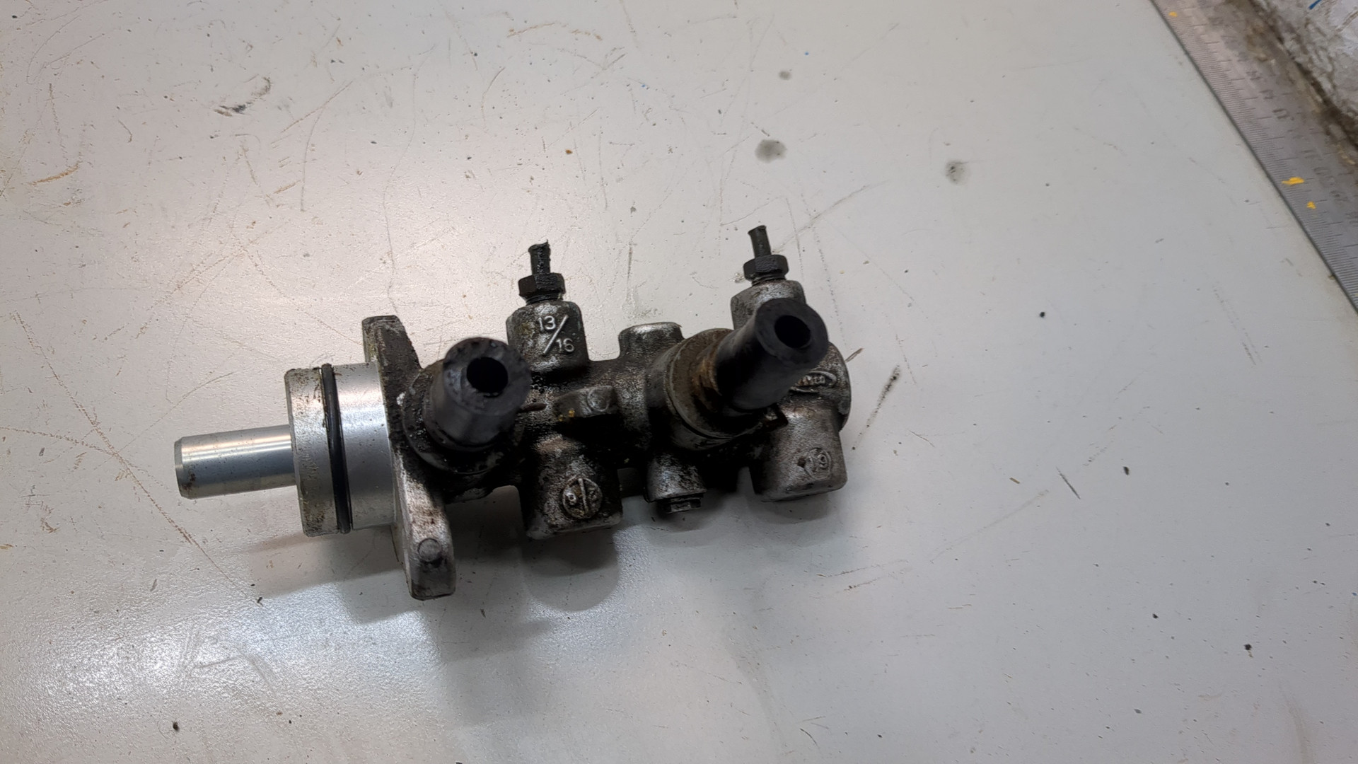 Цилиндр тормозной главный