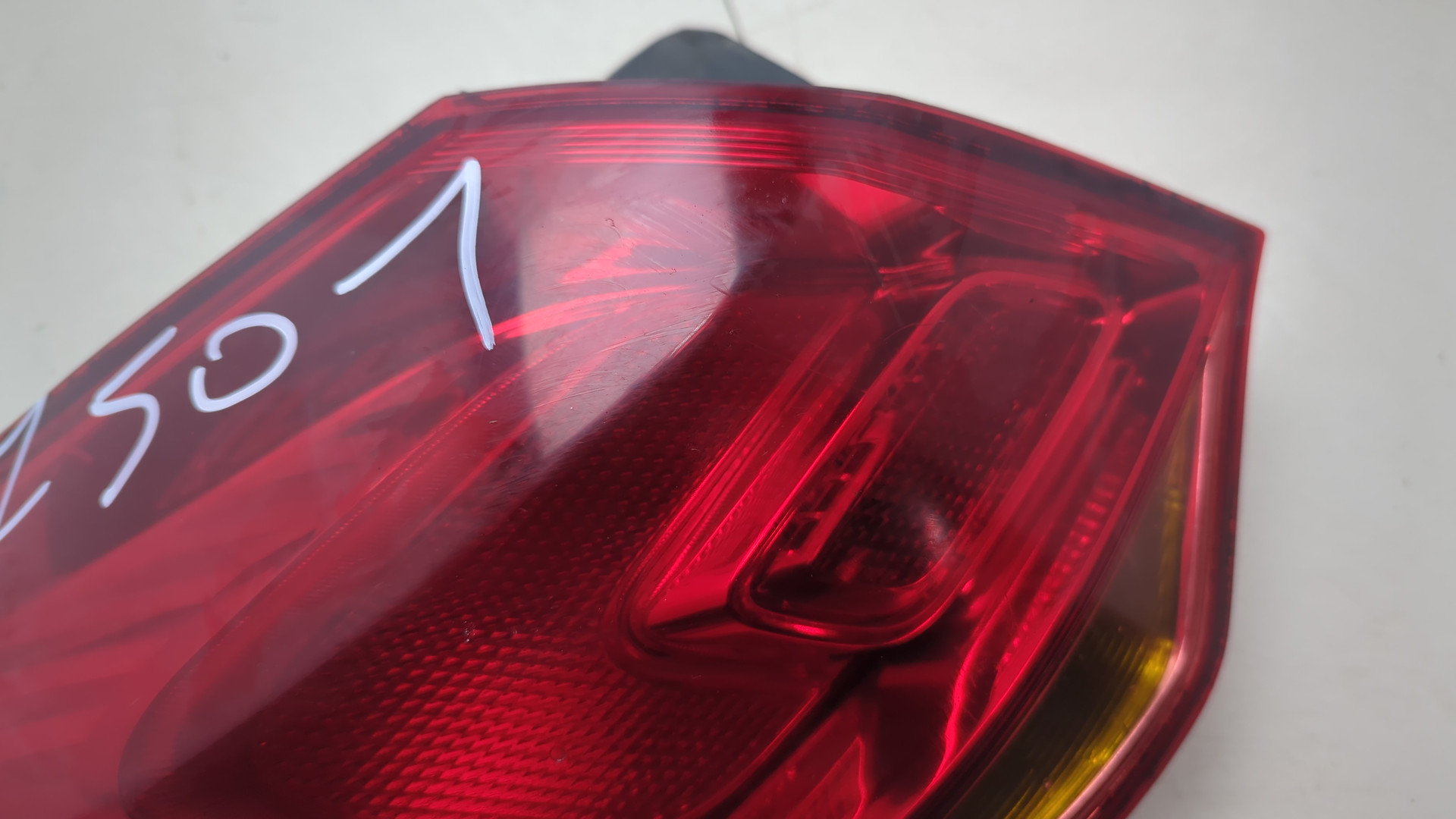 Фонарь задний левый