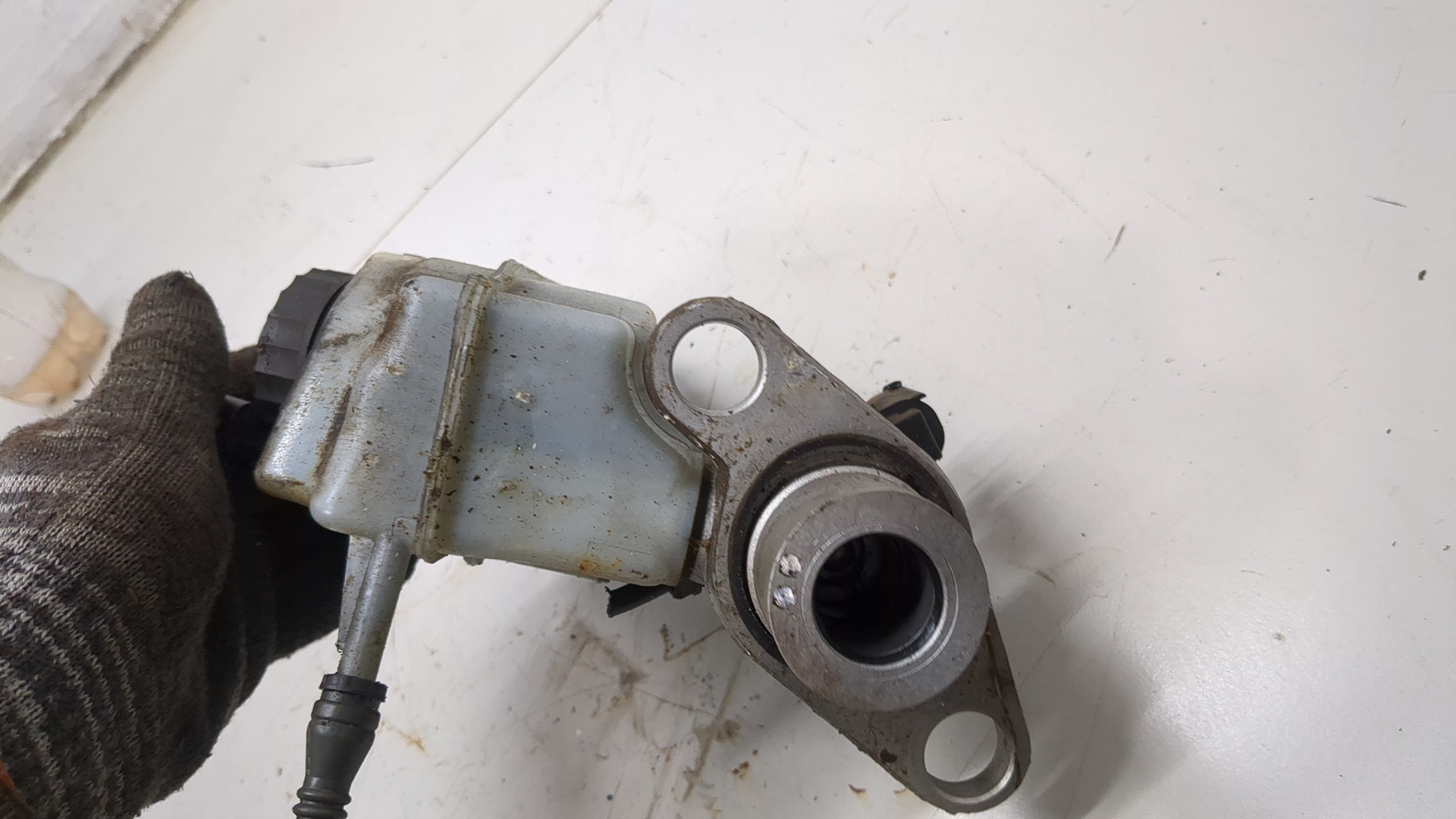 Цилиндр тормозной главный