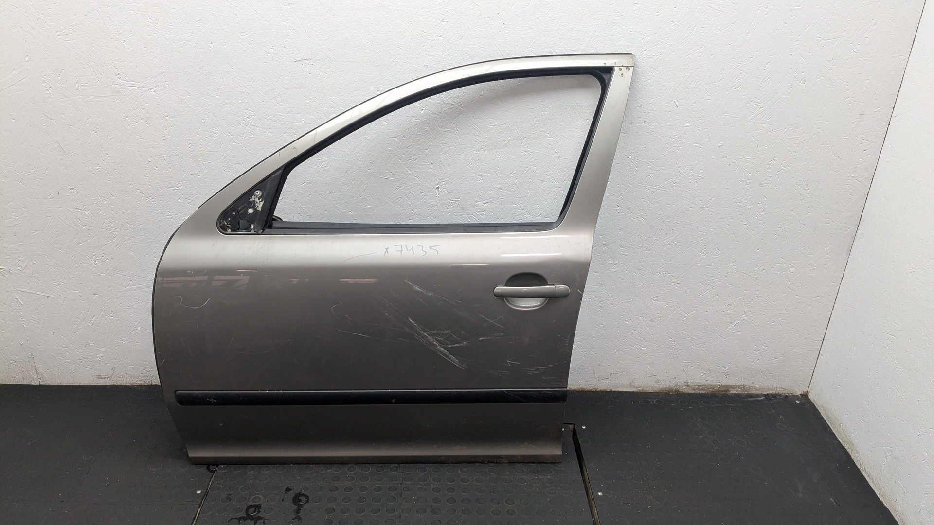 Дверь передняя левая