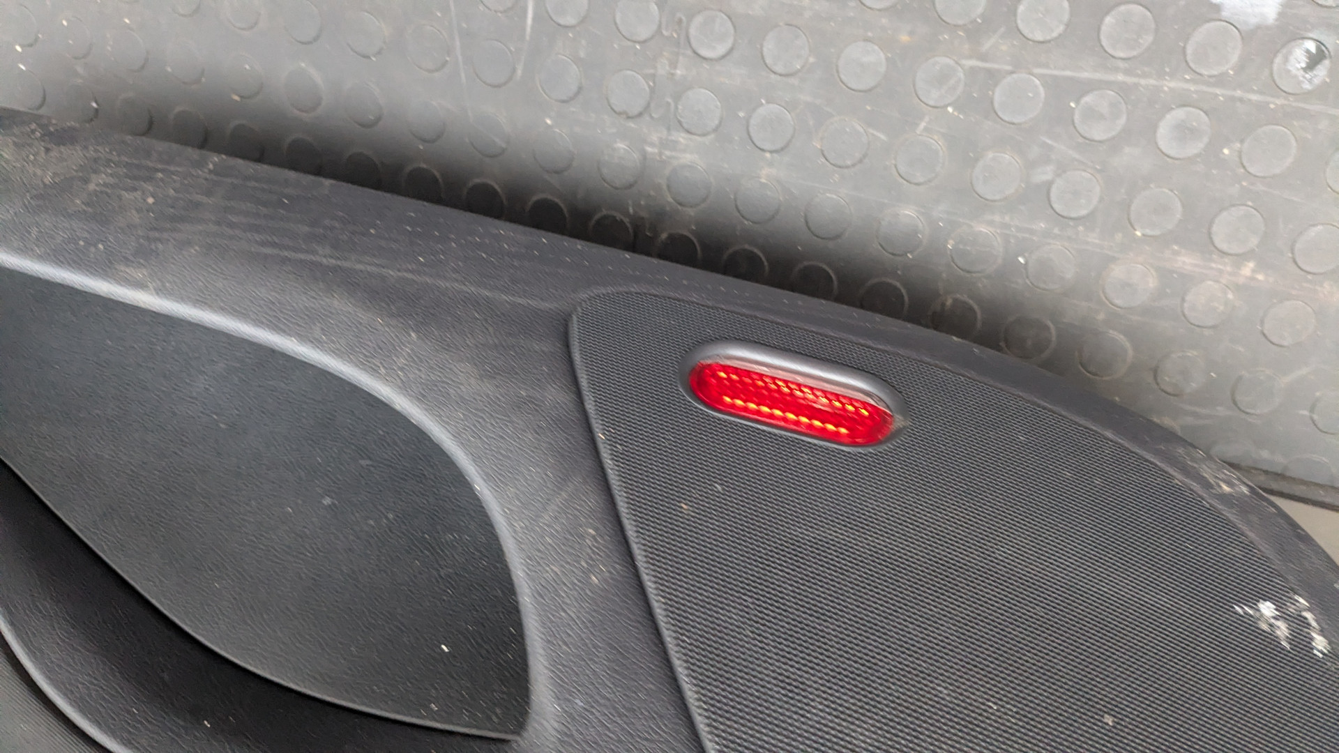 Дверь передняя левая