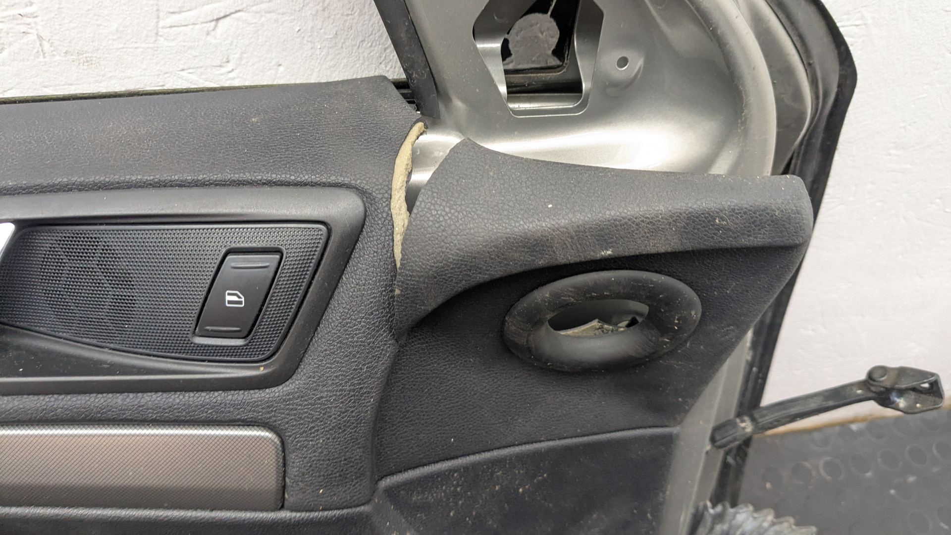 Дверь передняя левая