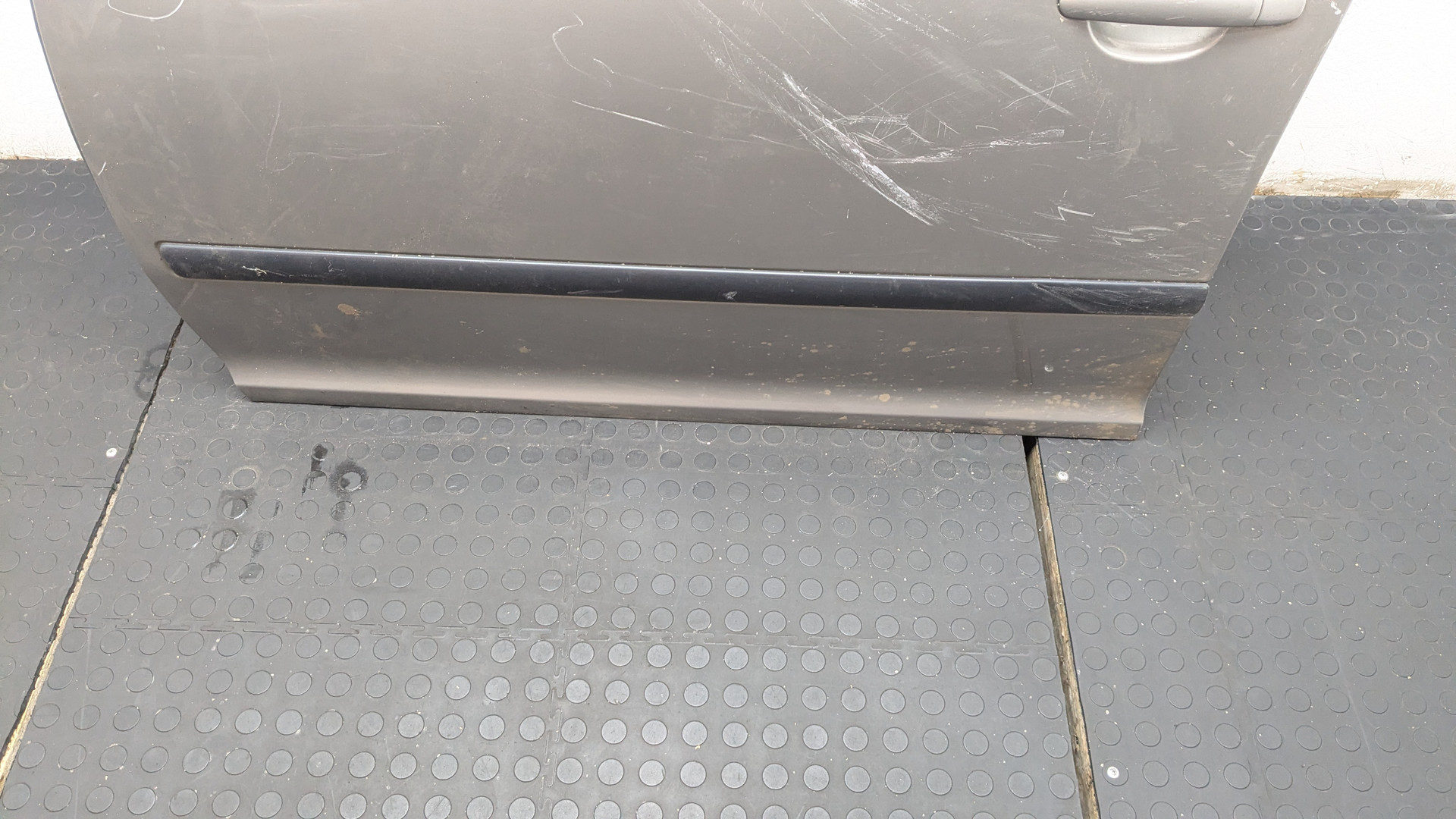 Дверь передняя левая