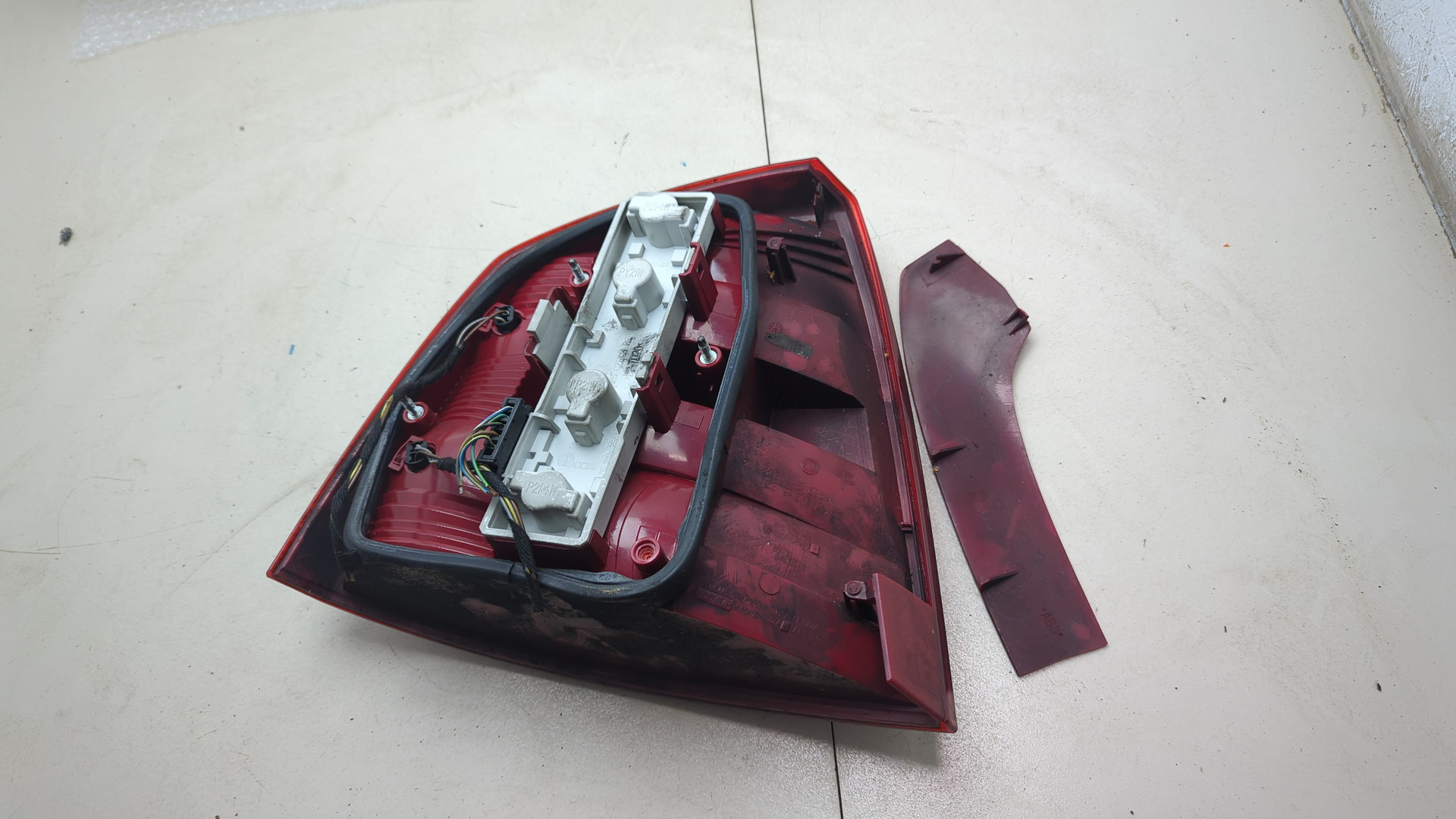 Фонарь задний правый