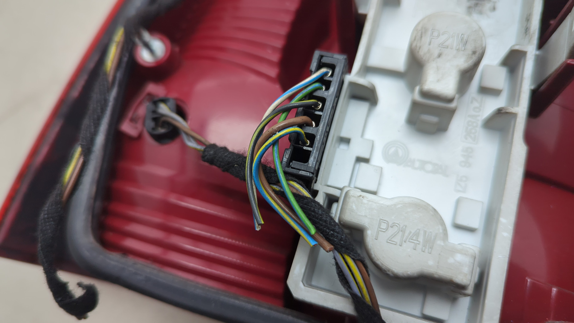 Фонарь задний правый