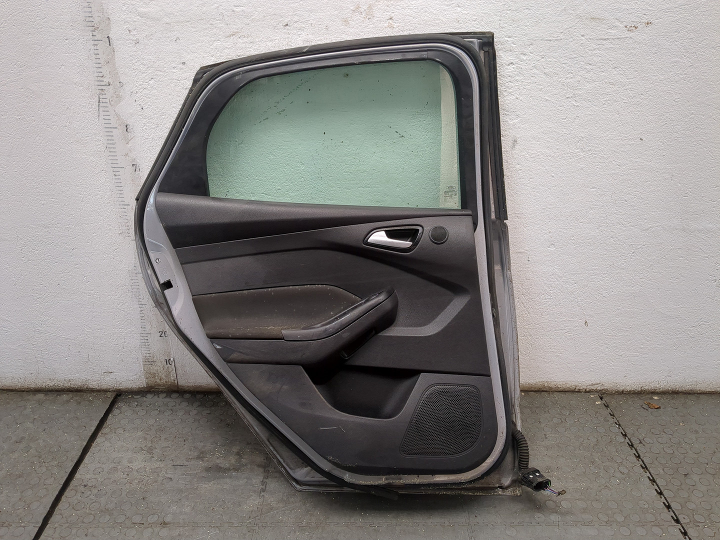 Дверь задняя левая
