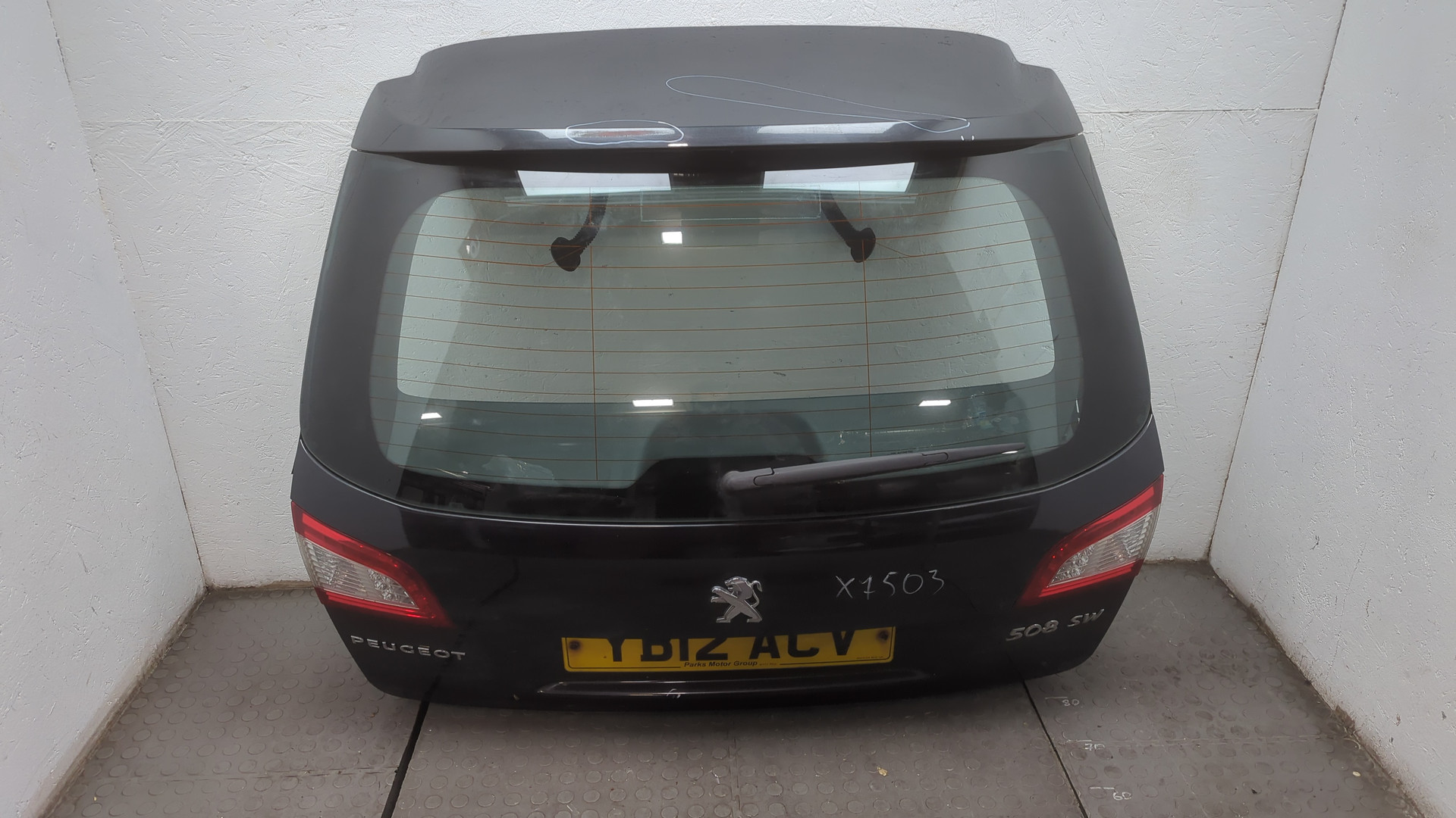 Дверь багажника