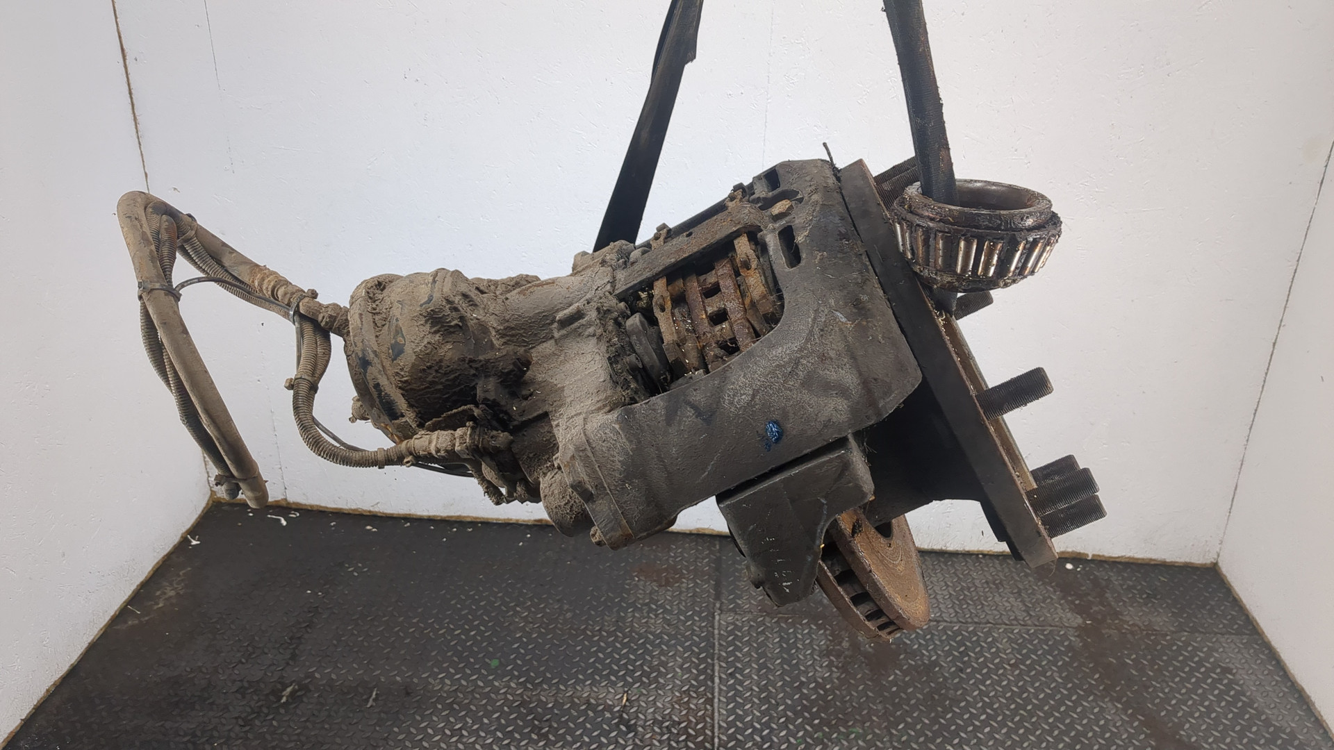 Кулак поворотный передний правый