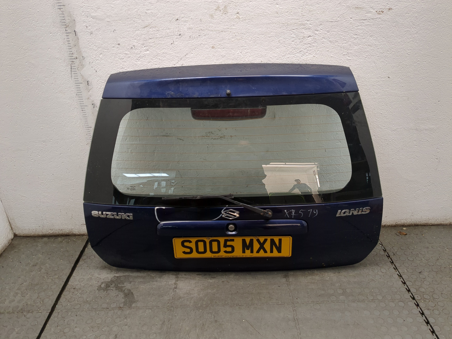 Дверь багажника