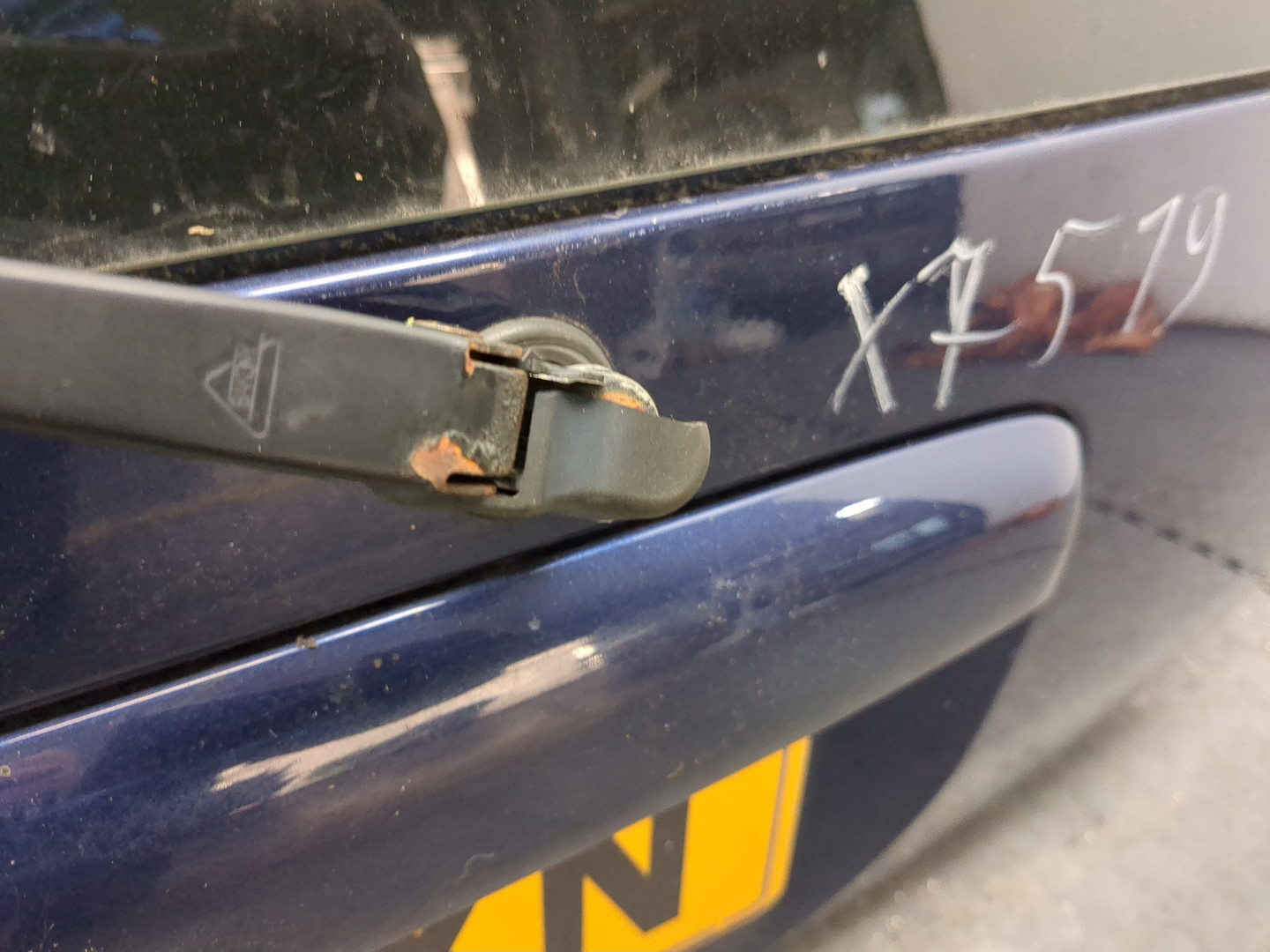 Дверь багажника