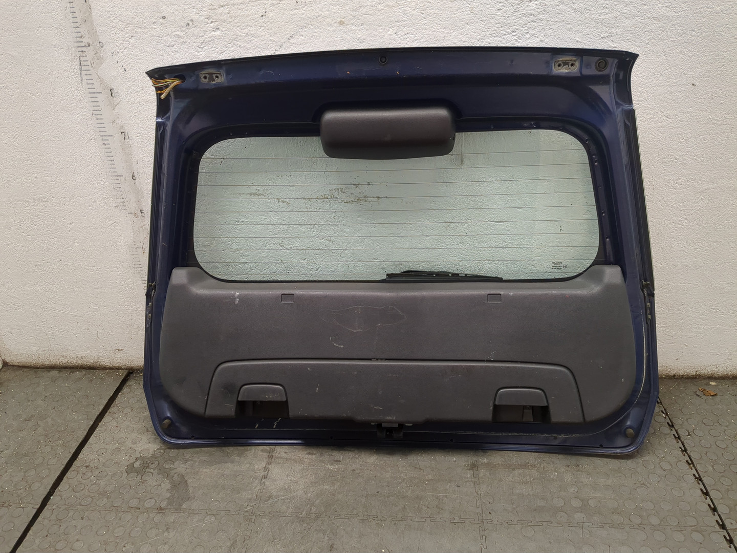 Дверь багажника