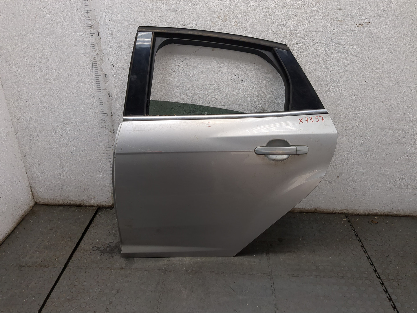 Дверь задняя левая