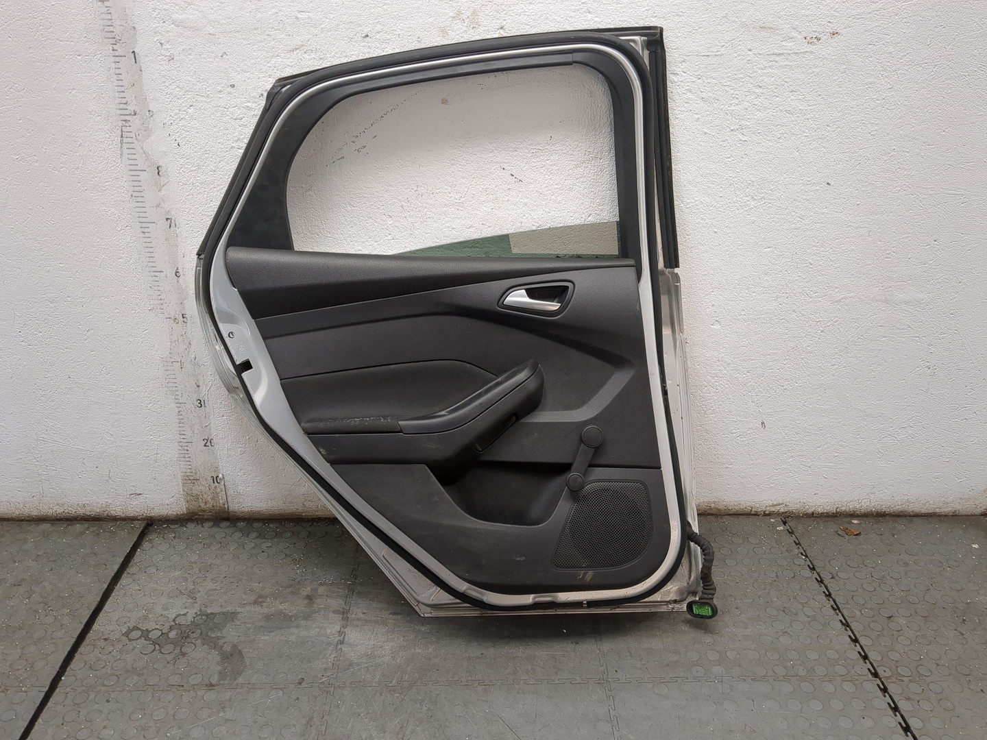 Дверь задняя левая