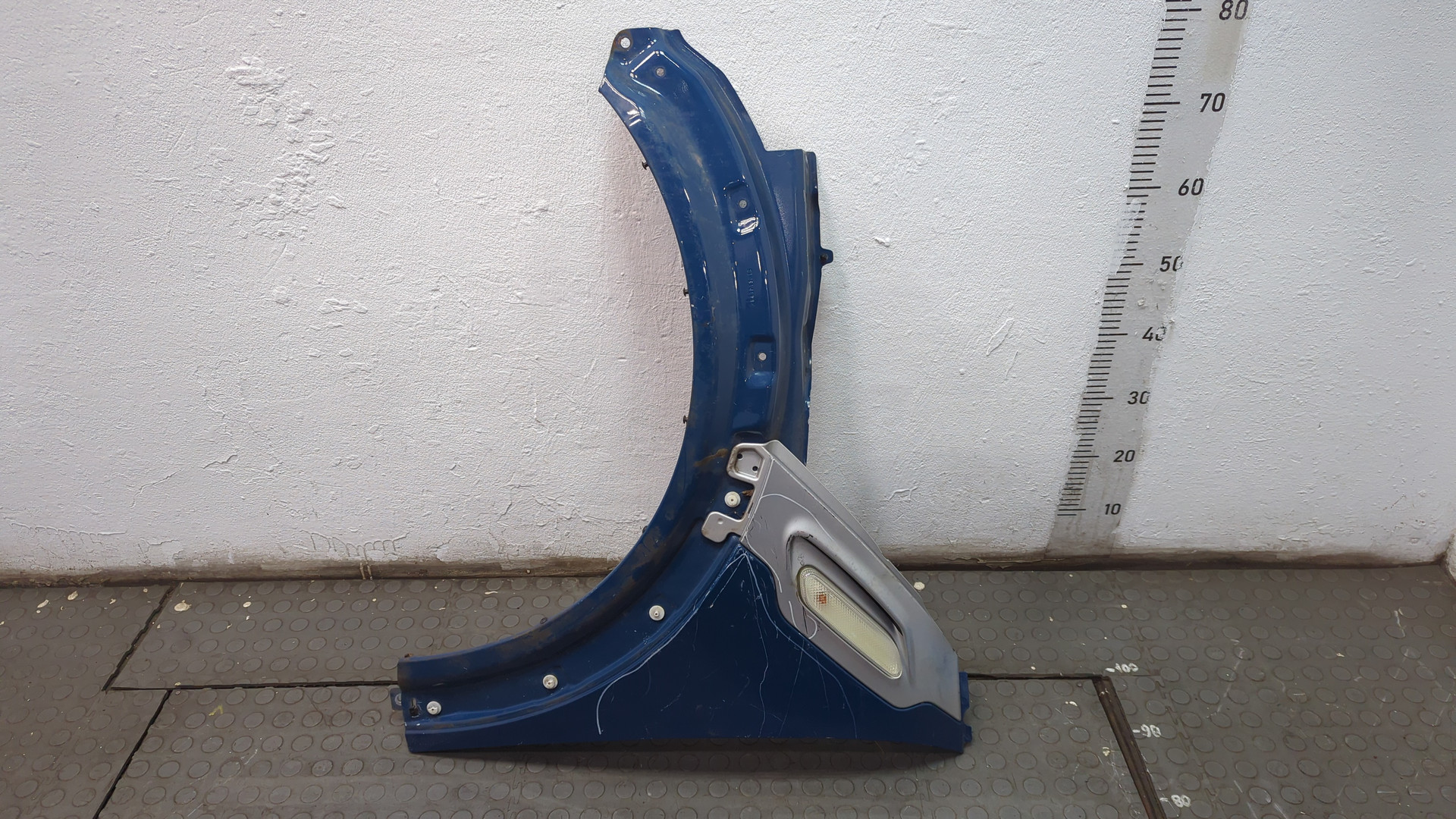 Крыло переднее левое