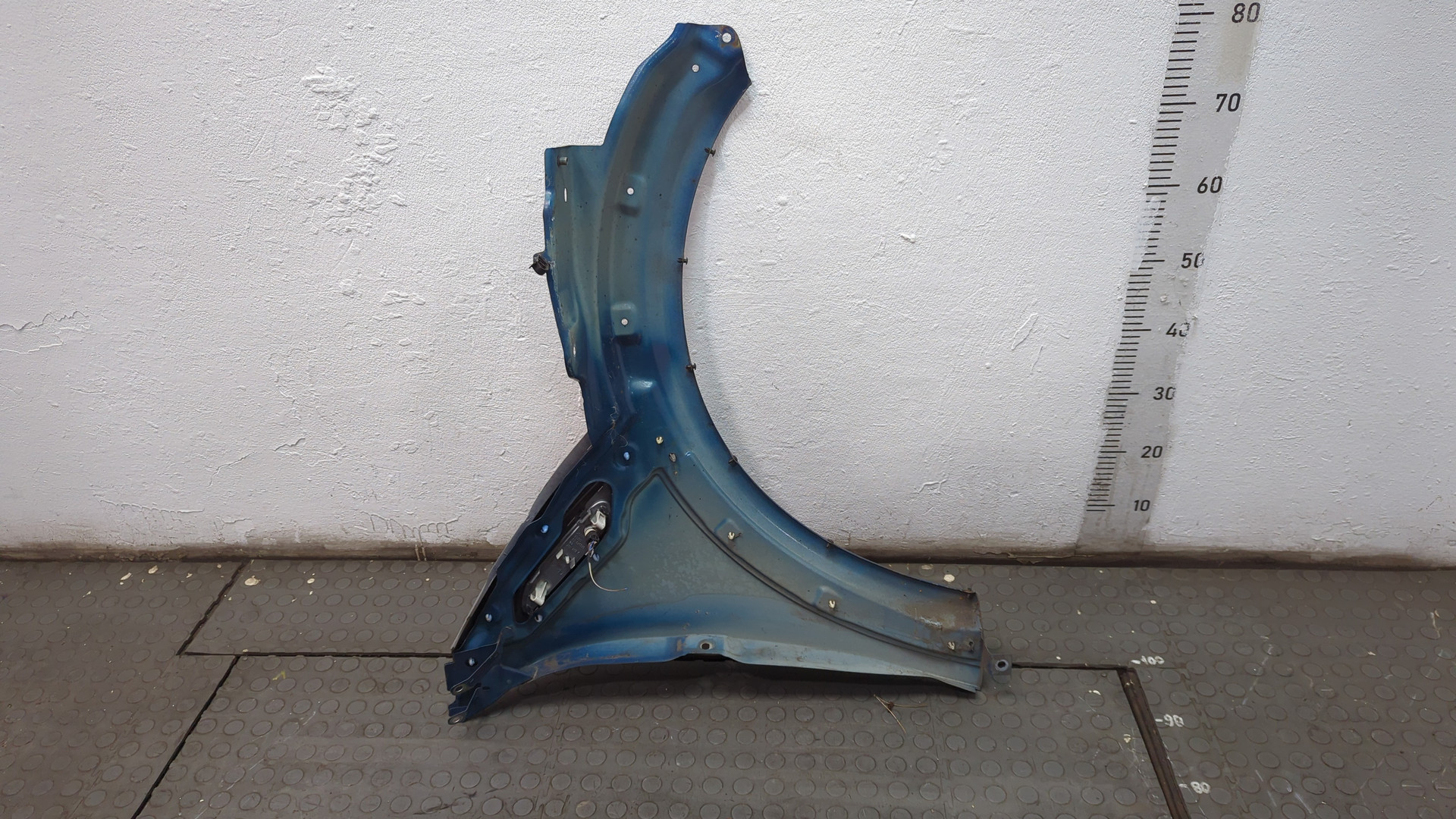 Крыло переднее левое