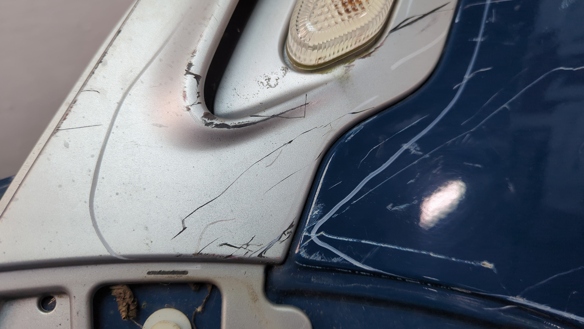 Крыло переднее левое