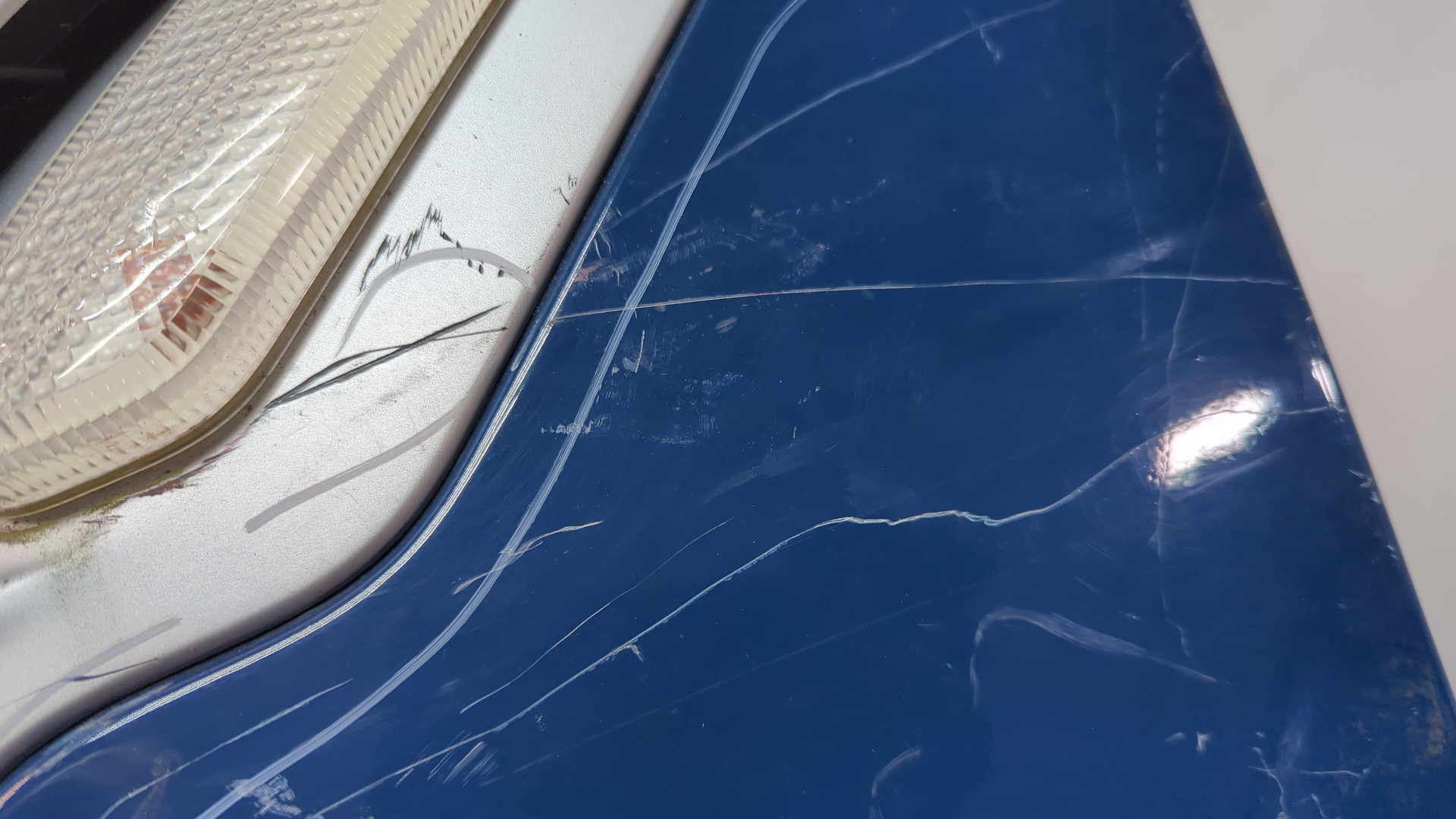 Крыло переднее левое