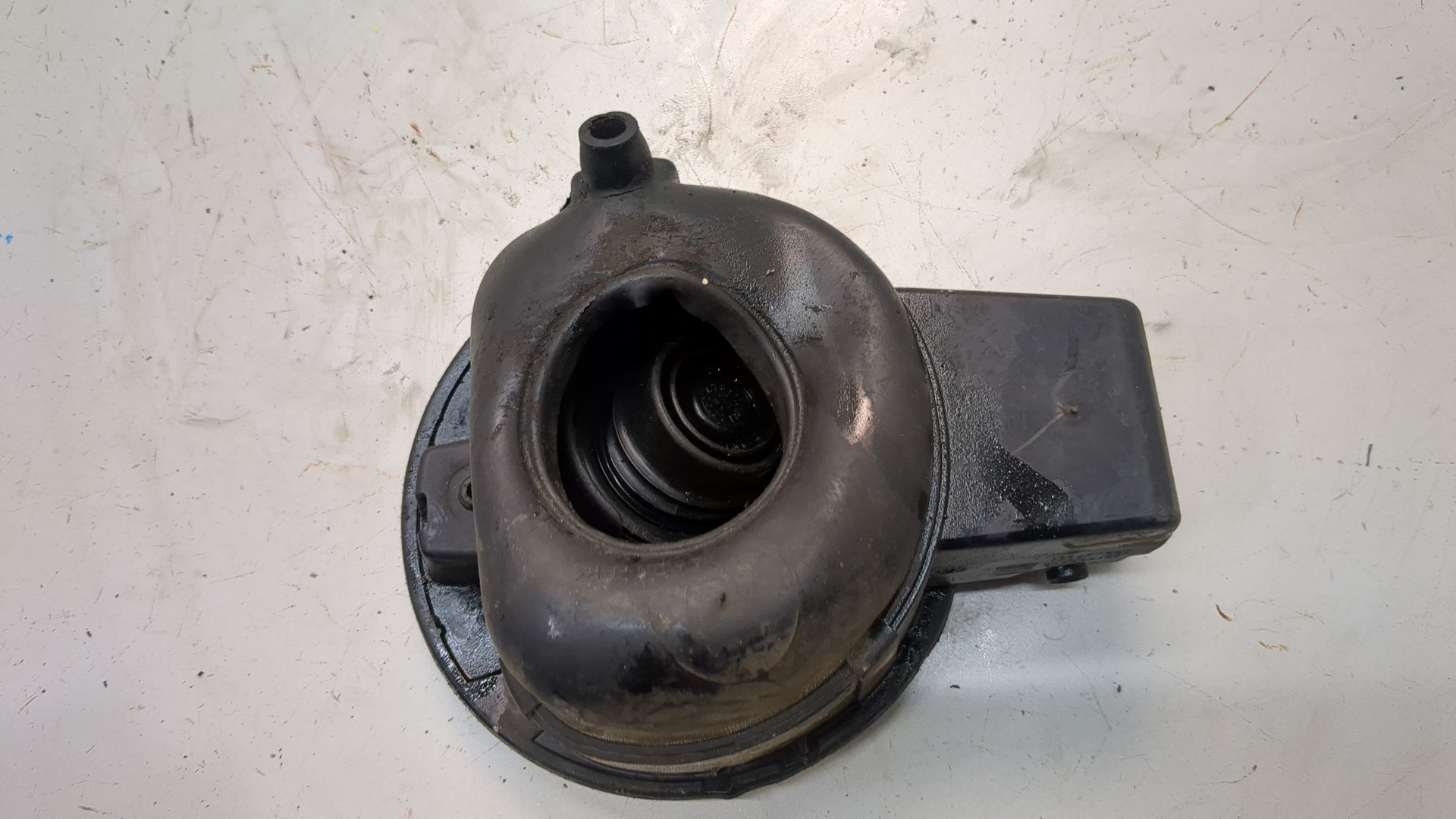 Лючок бензобака