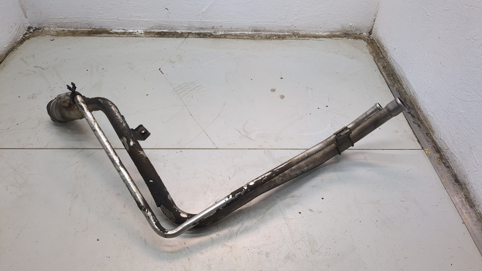 Горловина топливного бака