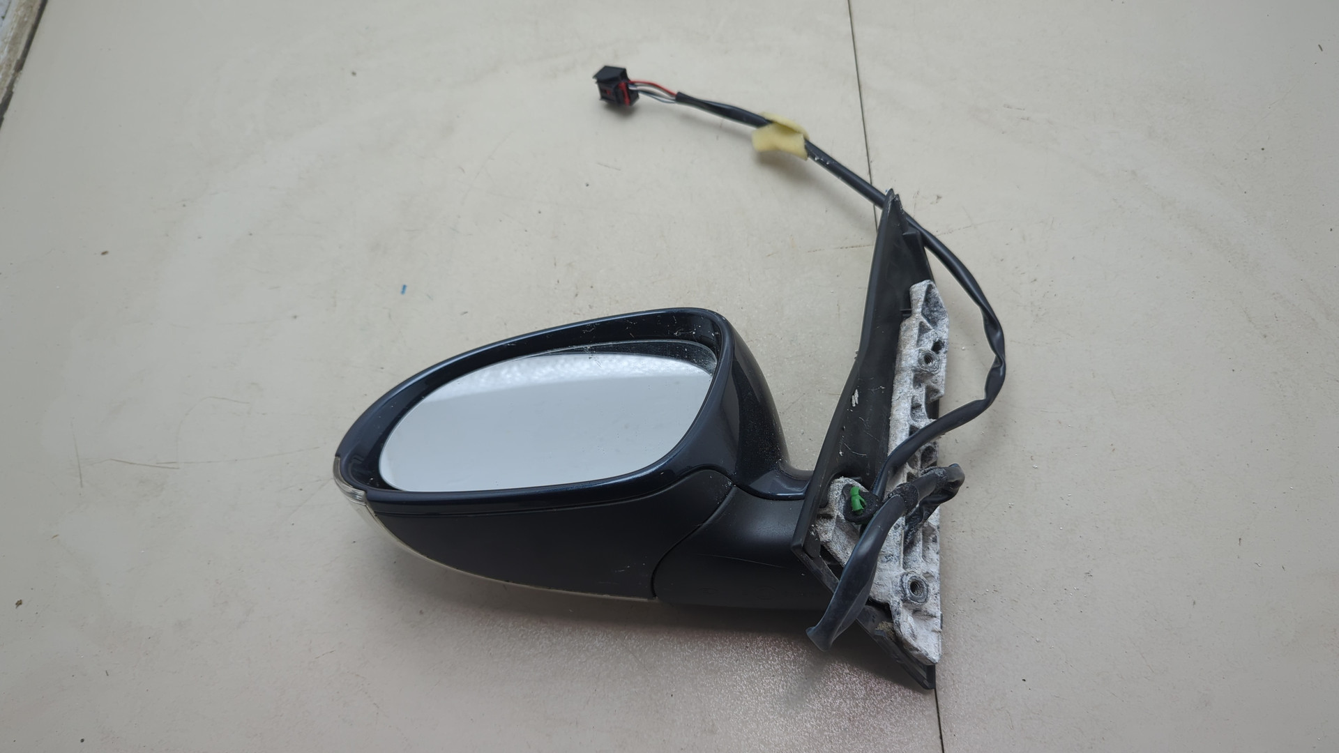 Зеркало левое электрическое