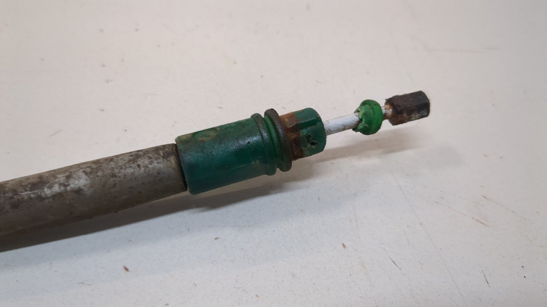 Трос стояночного тормоза