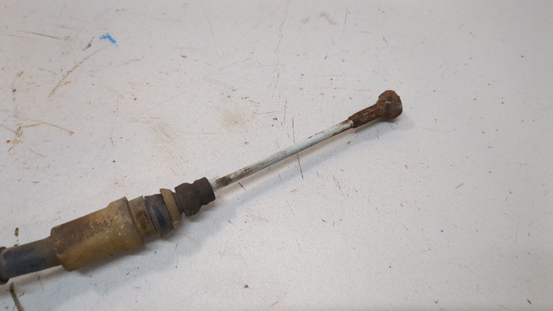 Трос стояночного тормоза