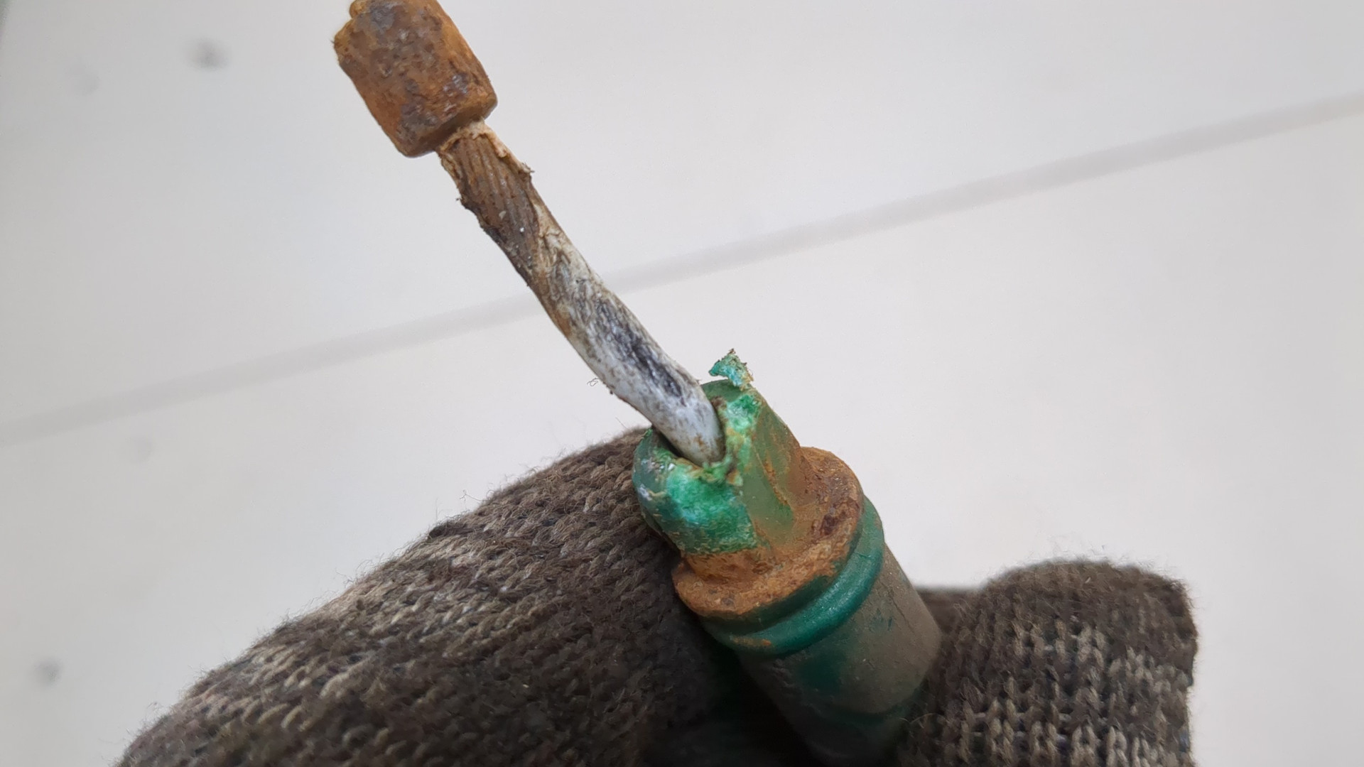 Трос стояночного тормоза