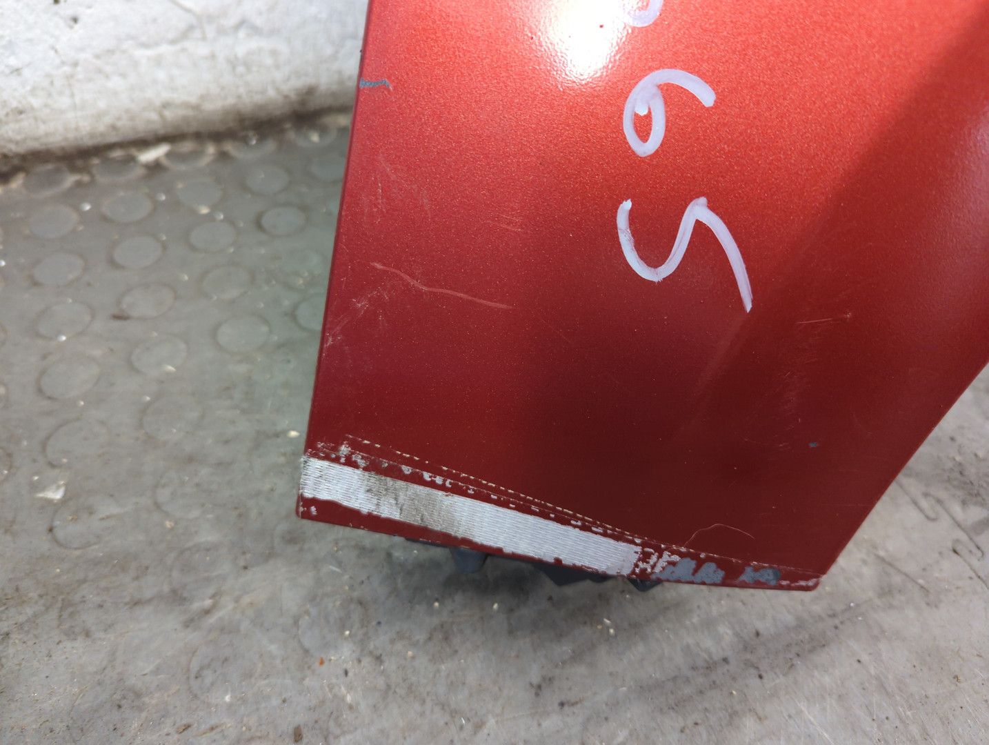 Крыло переднее левое