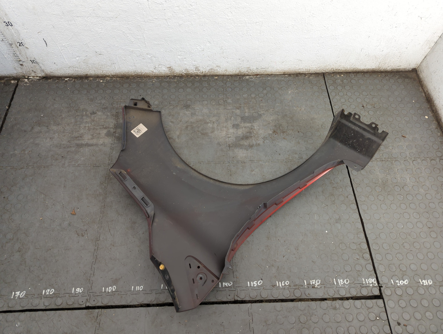 Крыло переднее левое