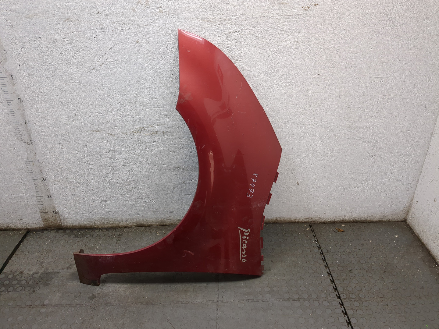 Крыло переднее левое