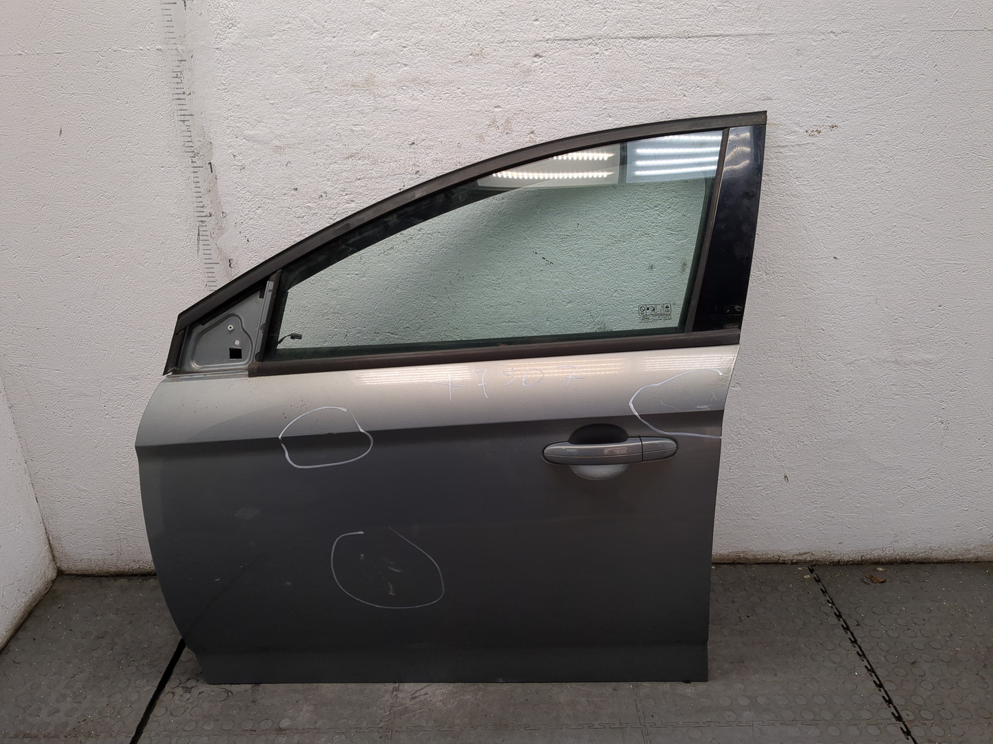 Дверь передняя левая