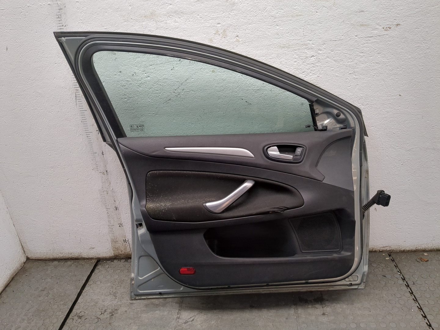 Дверь передняя левая