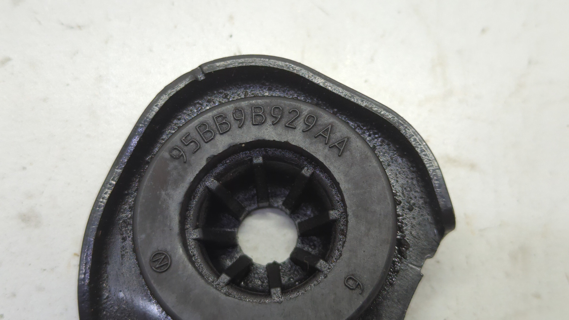 Кронштейн воздушного фильтра