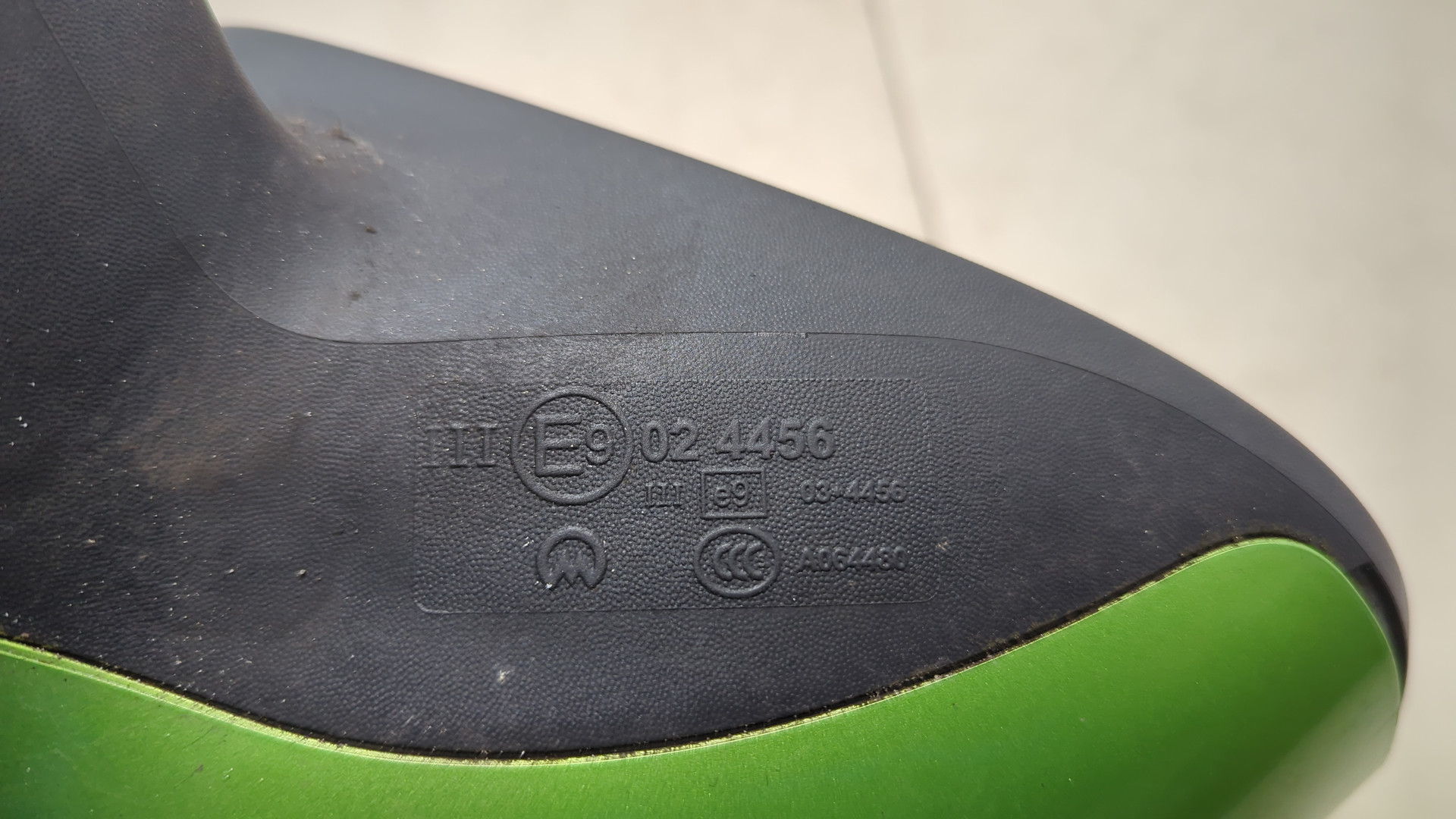 Зеркало правое электрическое