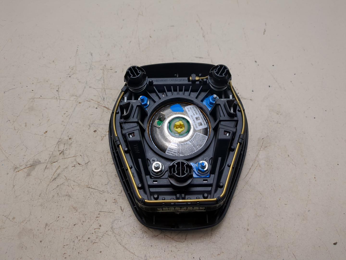 Подушка безопасности в рулевое колесо