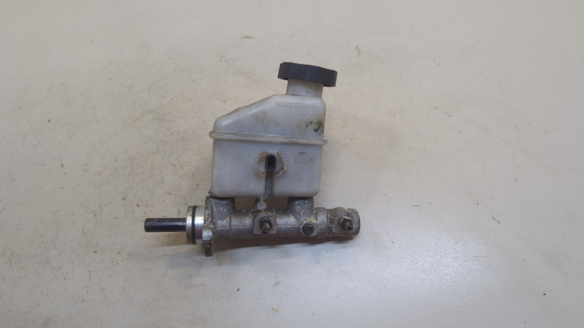 Цилиндр тормозной главный