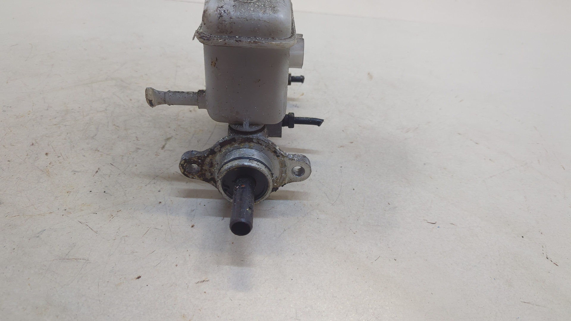 Цилиндр тормозной главный