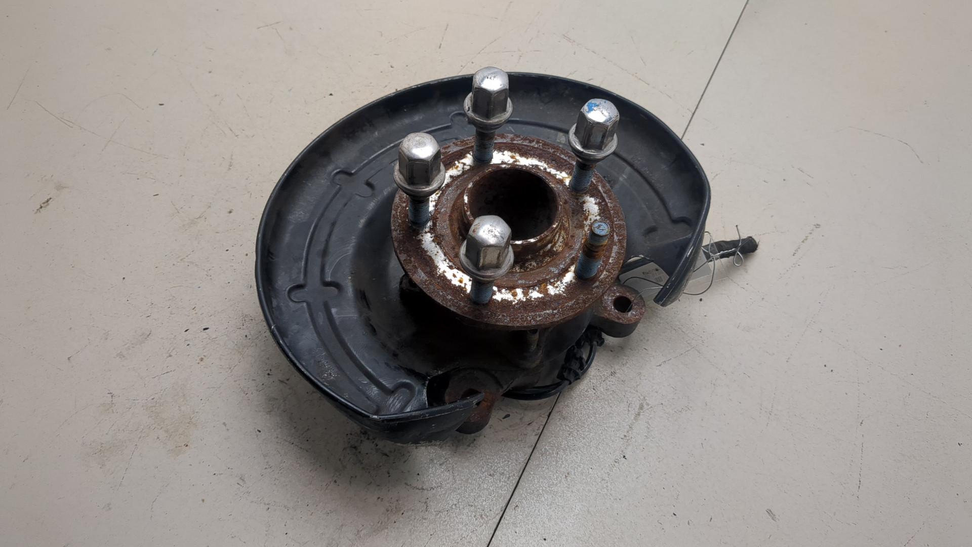 Кулак поворотный задний правый