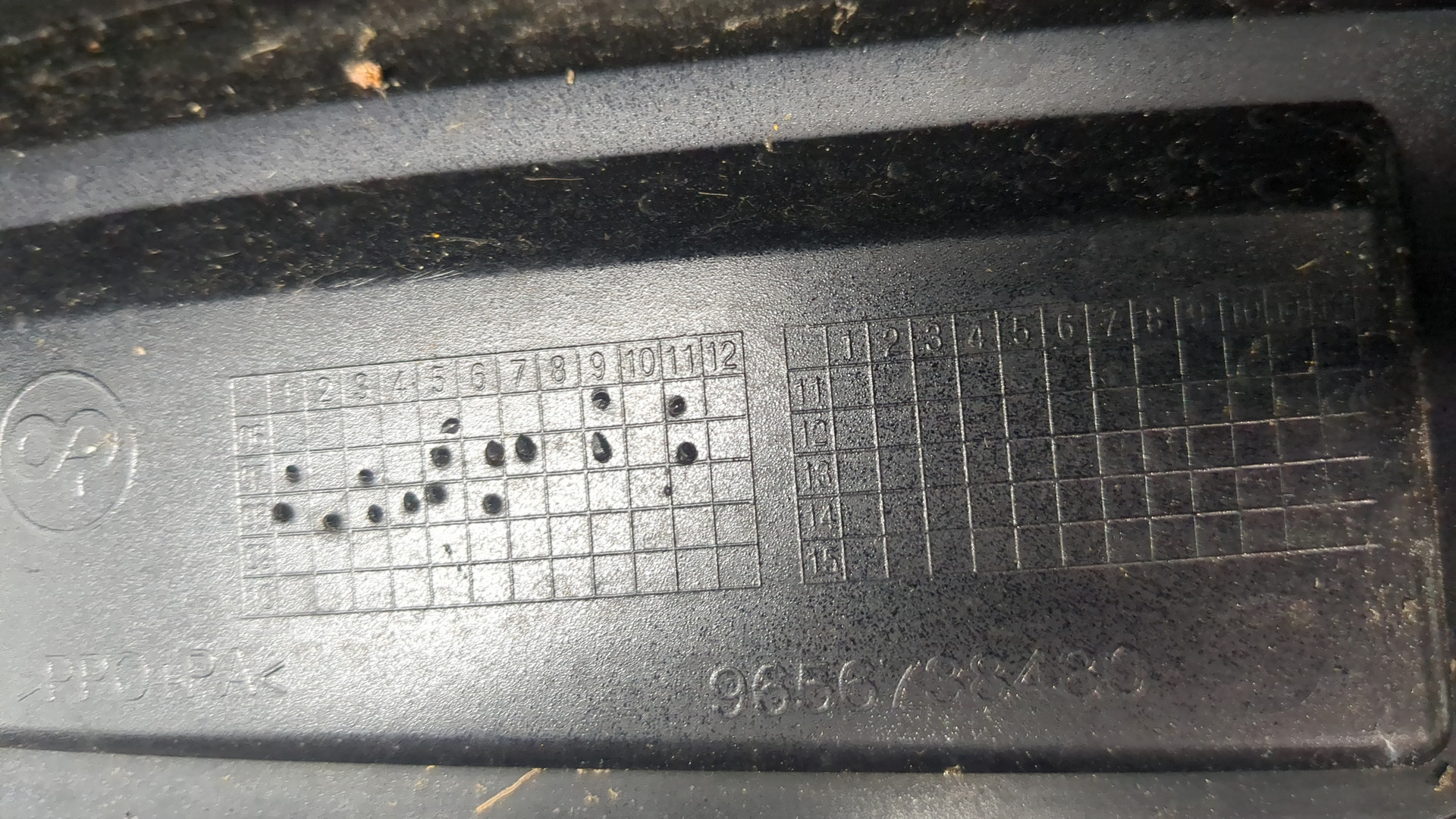 Крыло переднее правое