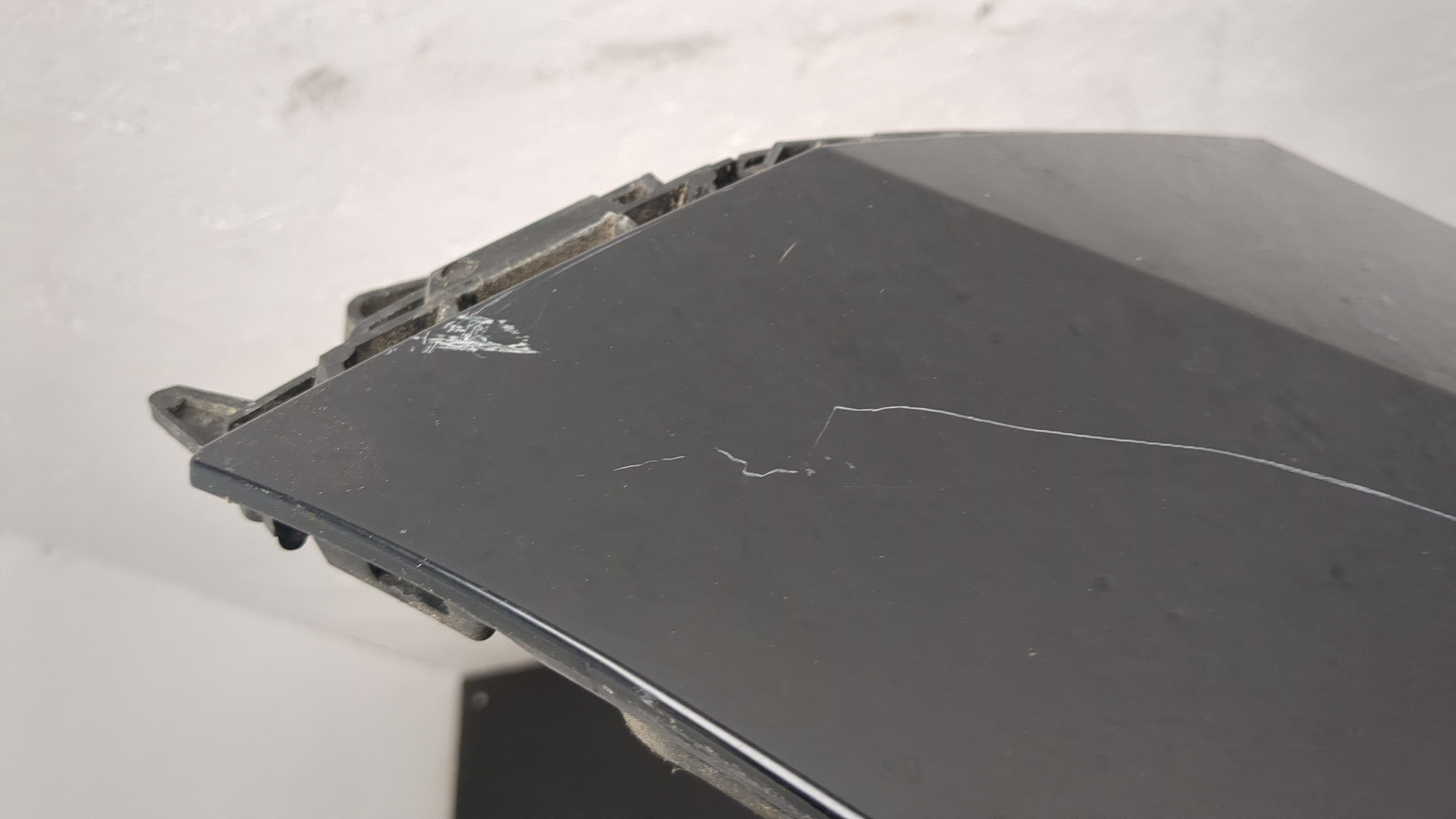 Крыло переднее правое