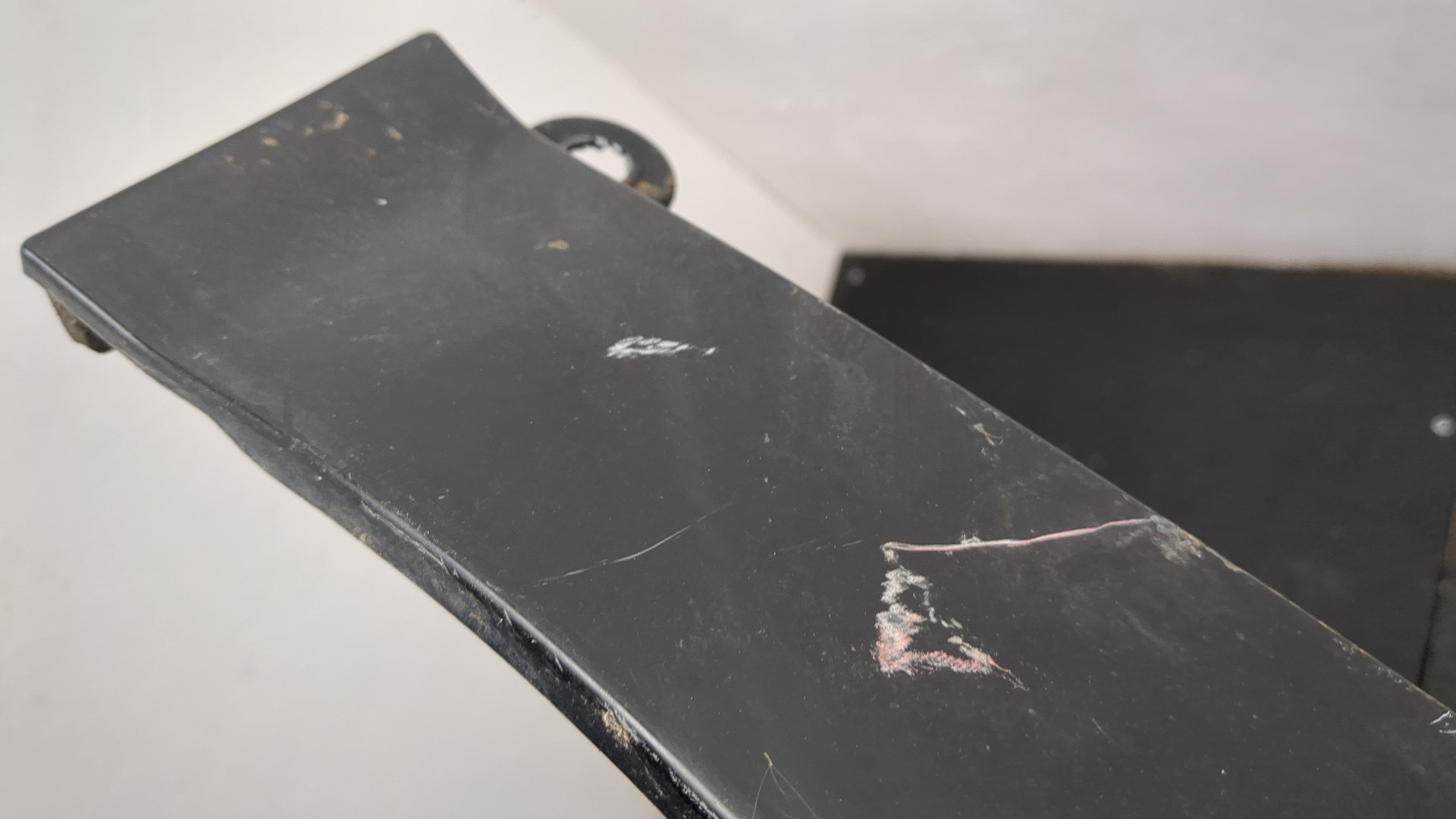 Крыло переднее правое