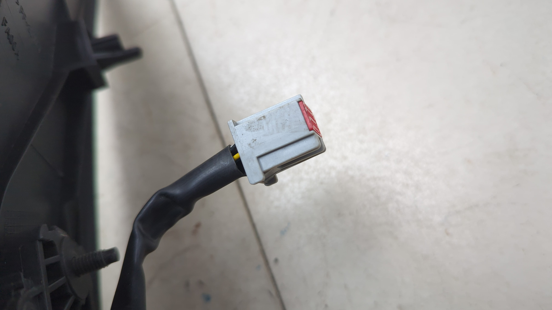 Зеркало правое электрическое